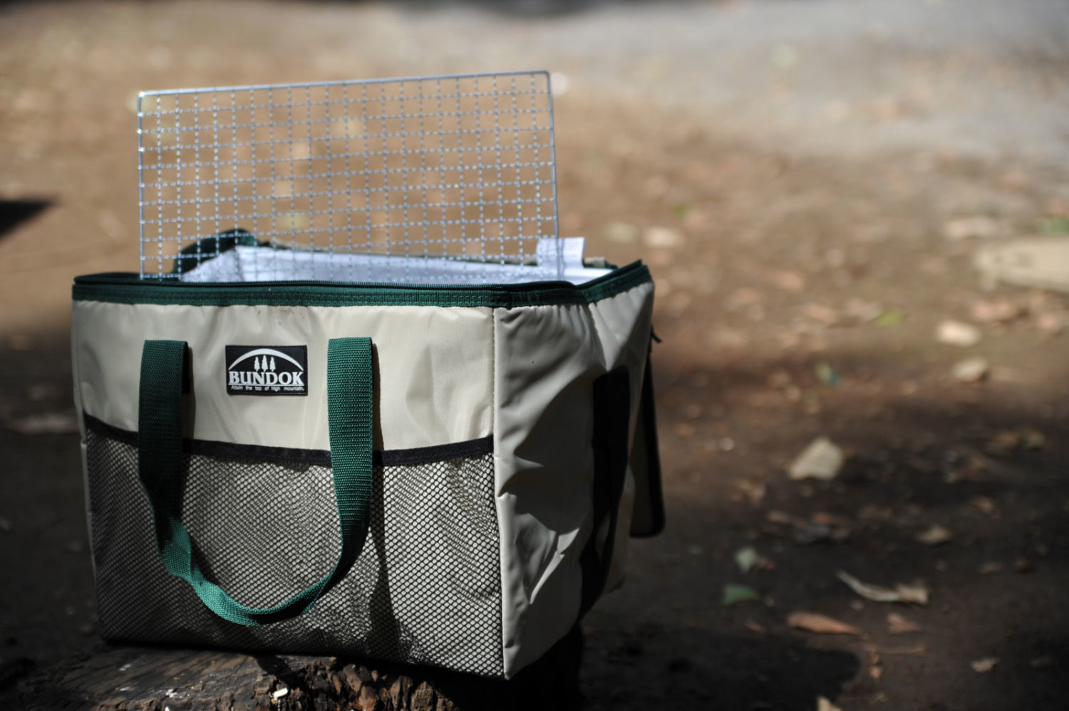 東京の新島にある「羽伏浦キャンプ場」は広大なキャンプ場