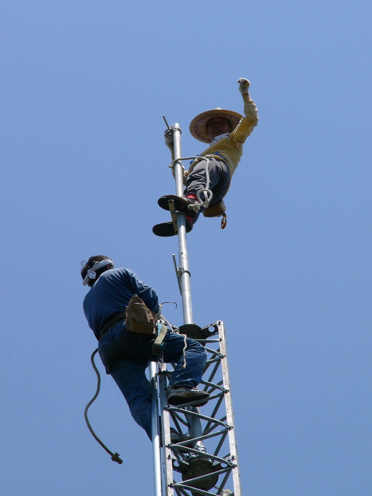 Tower and Antenna construction 9M6NA