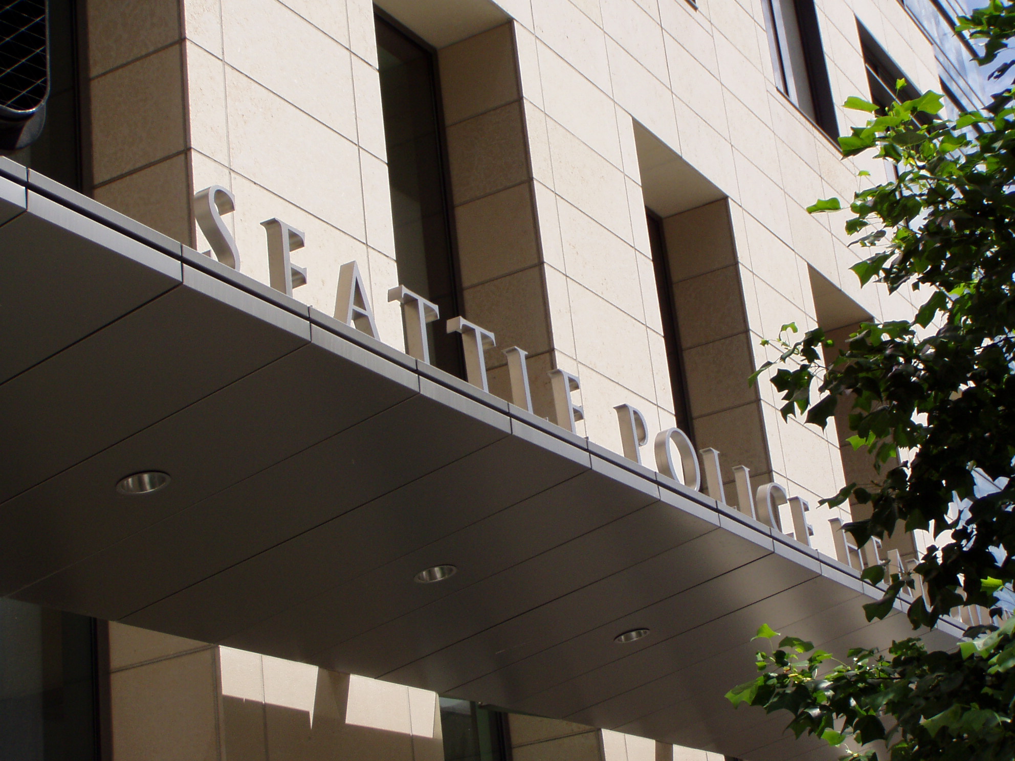 The Police, Body Cameras, and Privacy in Washington State The Henry M