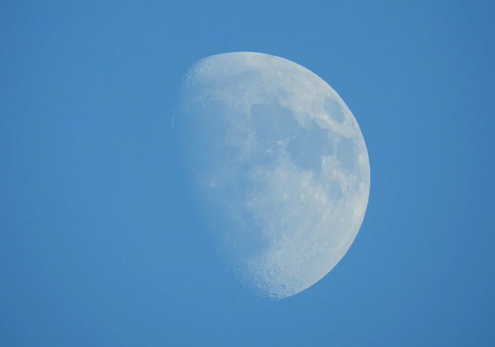 Moonlight Mystery: Why is the Moon visible during the day? | J Tech Solar