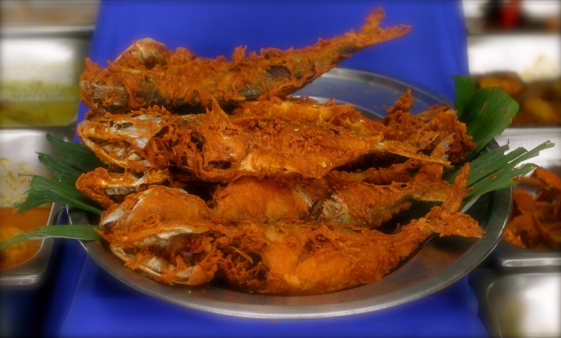 ikan goreng rangup Tuu...Dia Pak Tam