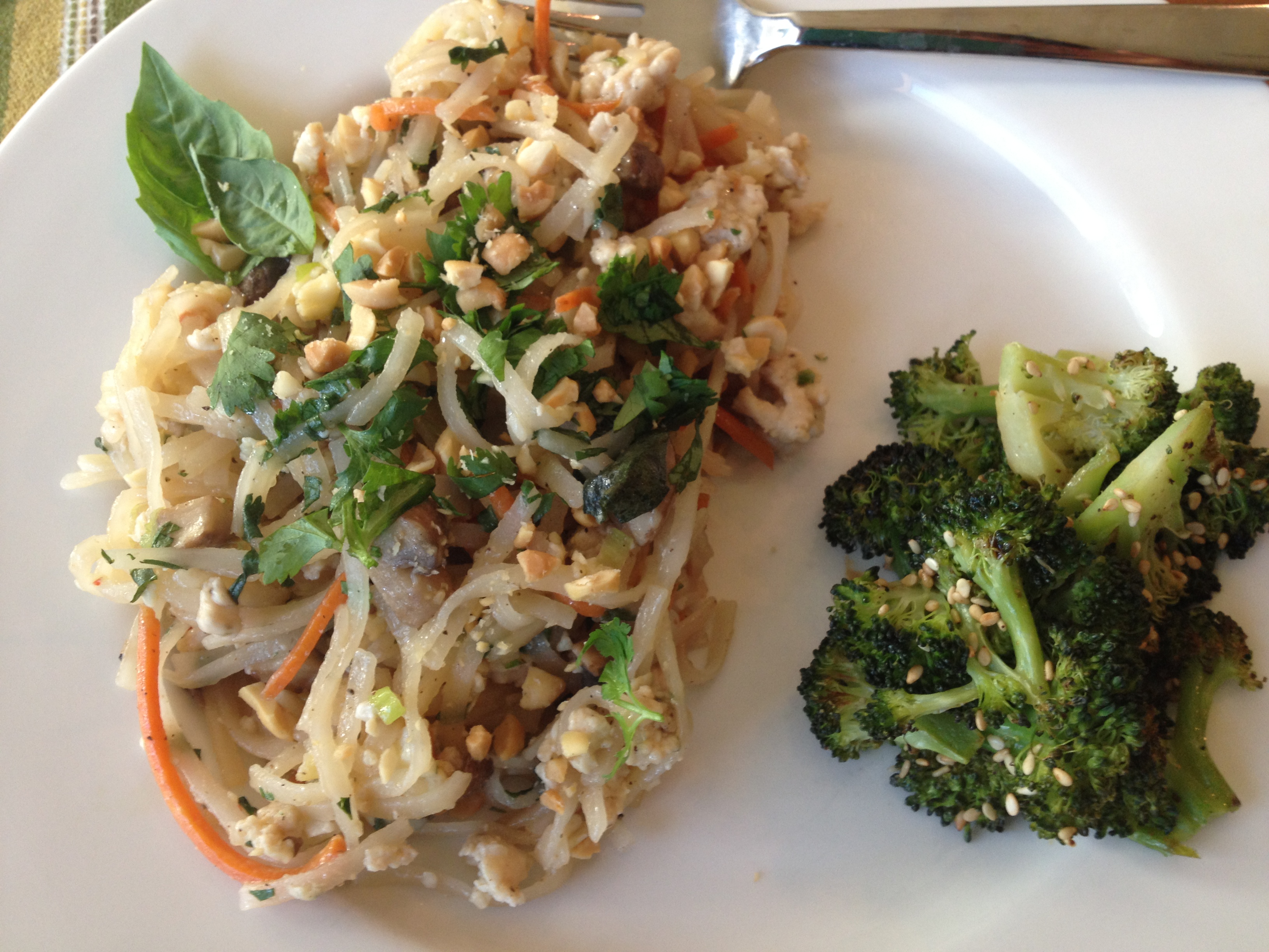 Thai Rice Noodles With Ground Chicken JuicyBites