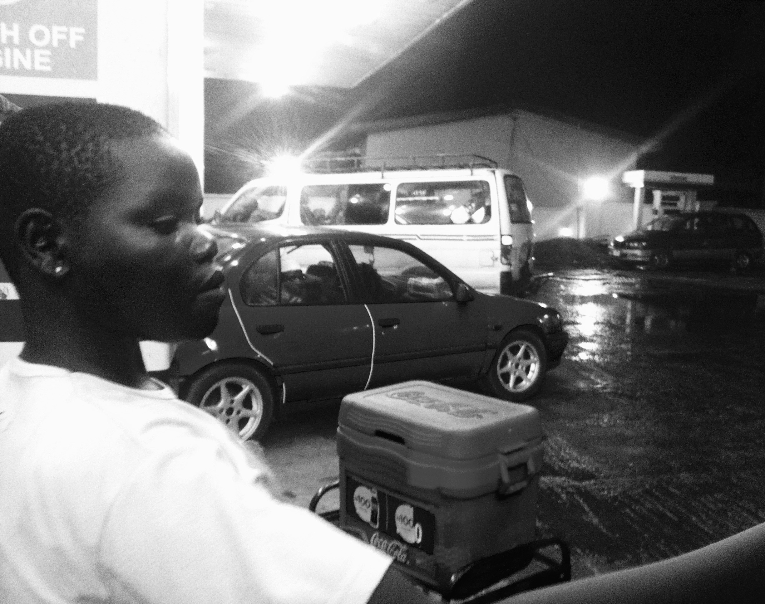 Yoruba Girl, hawking soft drinks, Ibadan Airport, Oyo, Nigeria. Juju