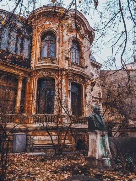 Are you planning on Visiting Bucharest, Romania? Then you need to know the best Instagrammable places in Bucharest! (The complete list - from a local!)