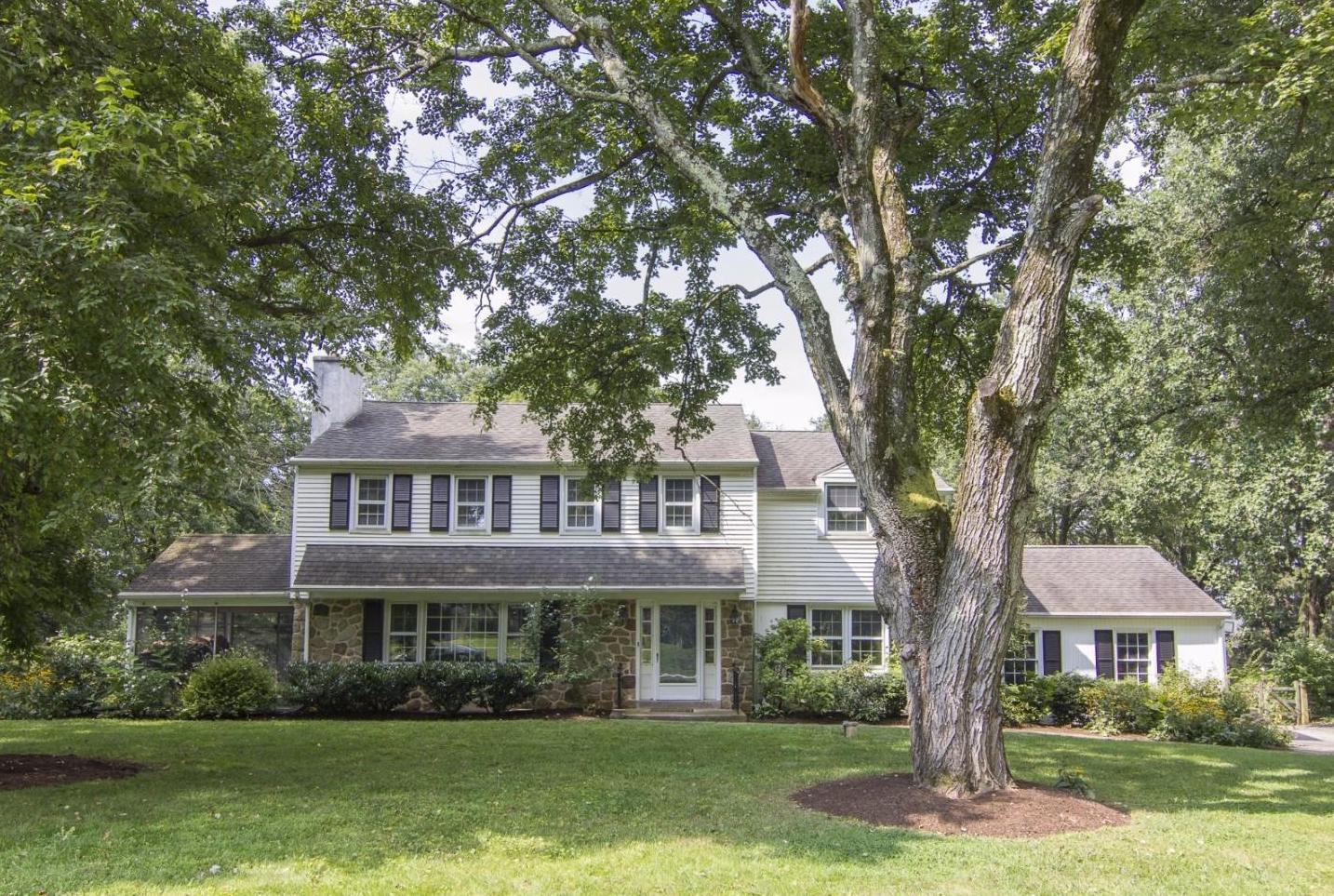 922 Pinecroft Road The Juli Lange Team