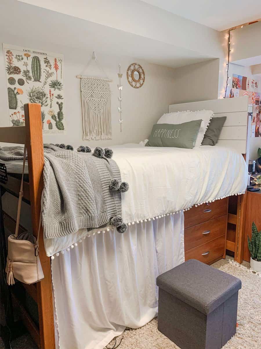 20 Dorm Room Headboards You Will Love in 2024