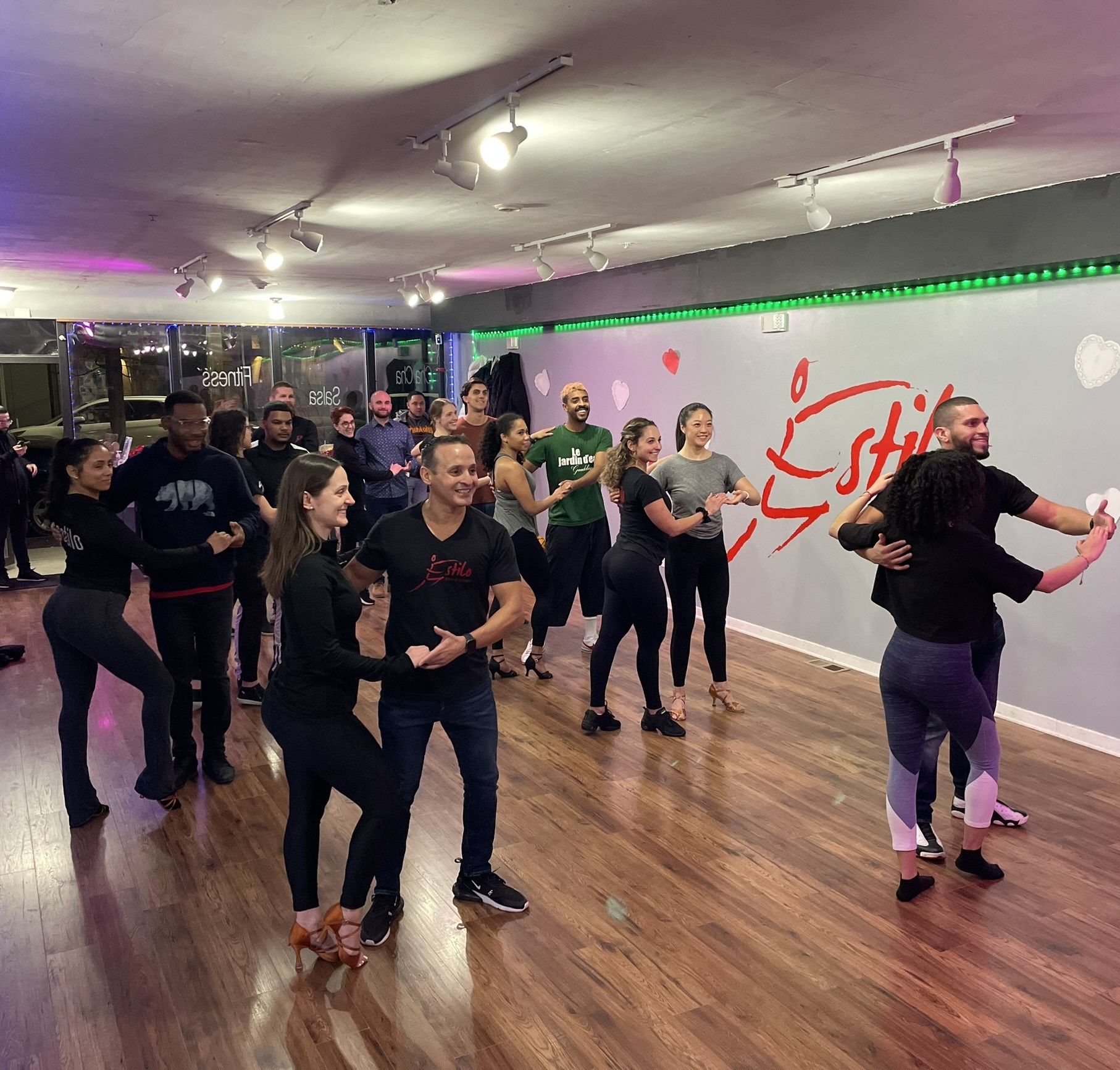 Estilo Dance Studio Wawa America