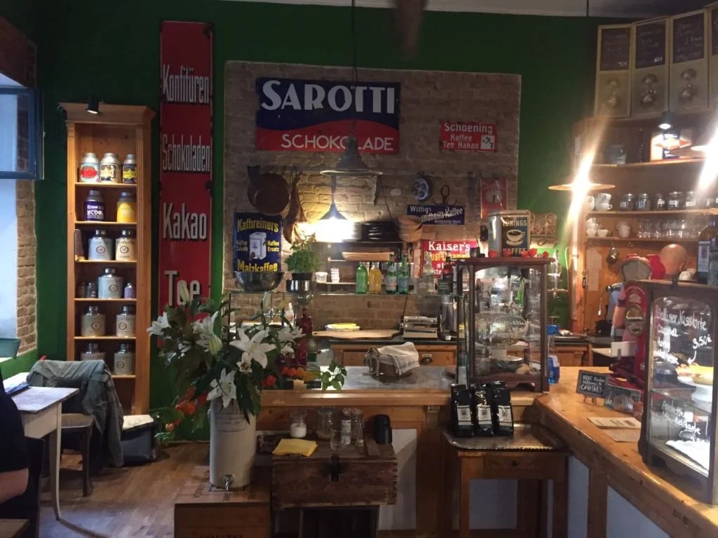 Kaffeerösterei Pakolat Uriges Café in Berlin Prenzlauer Berg Jump
