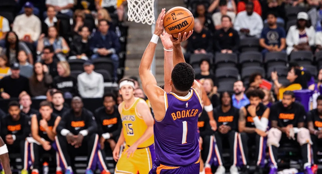 Com Devin Booker, Suns amassa Lakers na prétemporada(05)