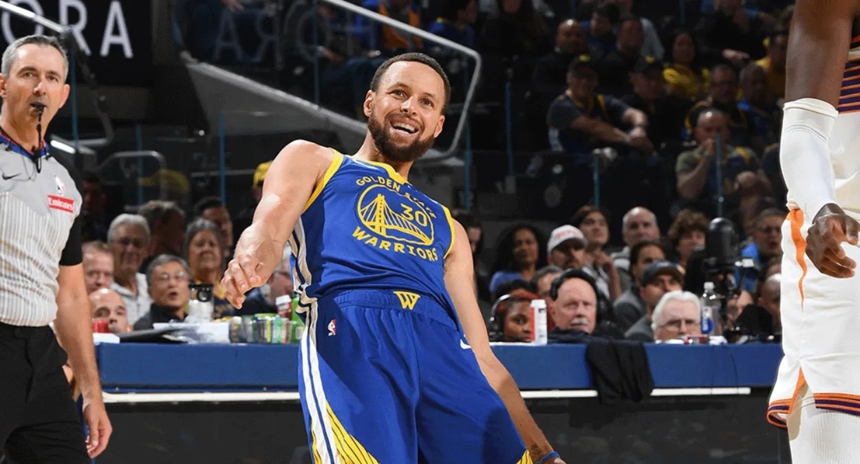 Stephen Curry comanda e Warriors vence Suns(07)
