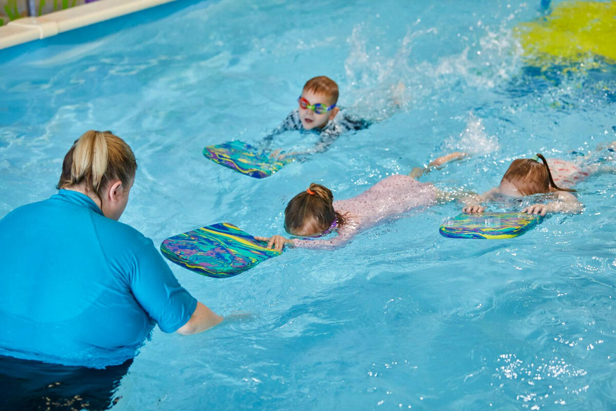 Benefits to why kids should keep up with swimming lessons in winter
