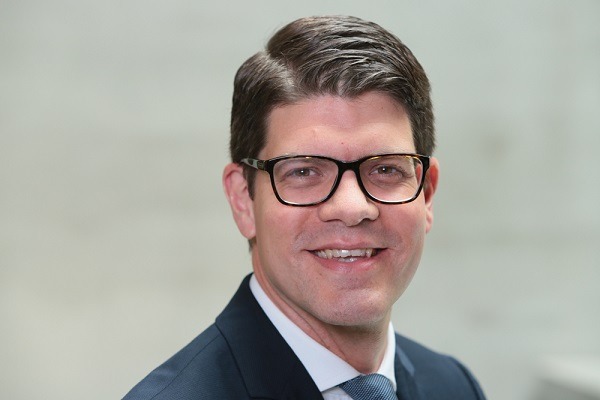 junior//consultant Dominik Thielmann von Bain & Company im Interview