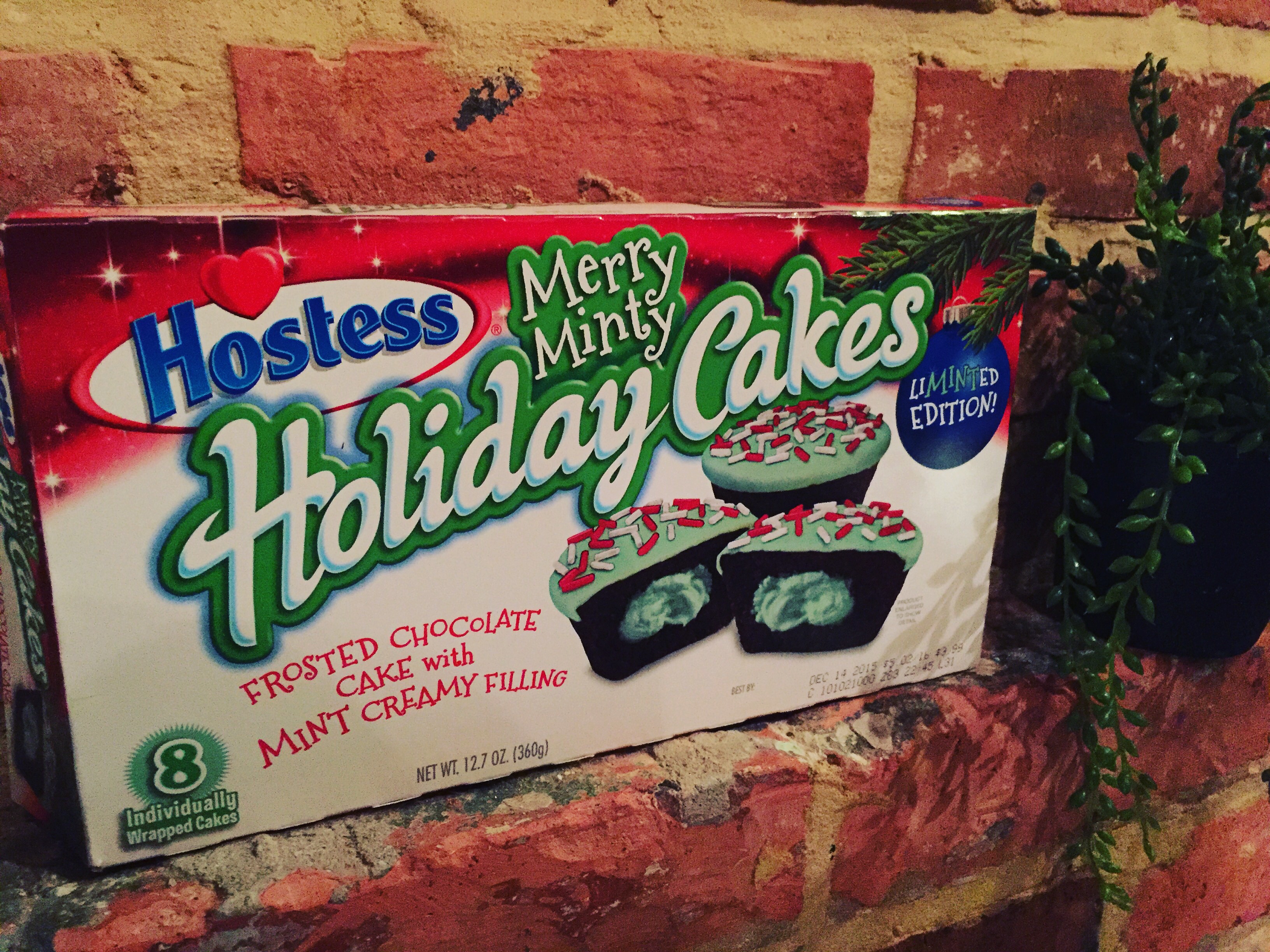 REVIEW Hostess Merry Minty Holiday Cakes Junk Banter