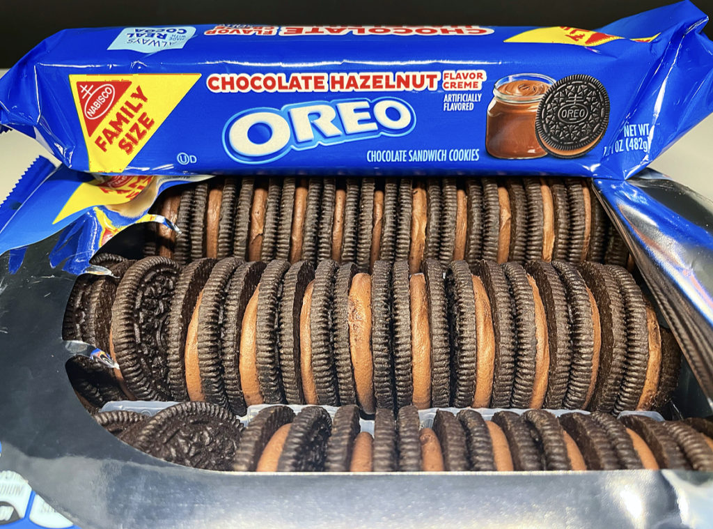 REVIEW Nabisco Chocolate Hazelnut Oreos (2021) Junk Banter