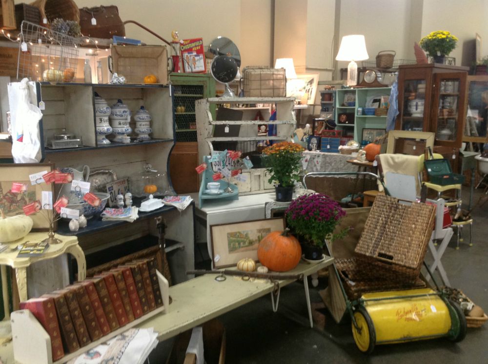 Portland Vendor Secrets in the Attic! Junk Bonanza