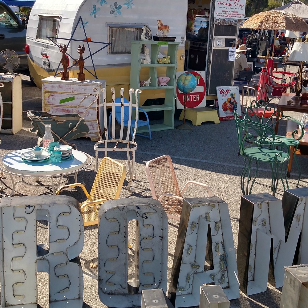 Itty Bitty Vintage Shop Junk Bonanza