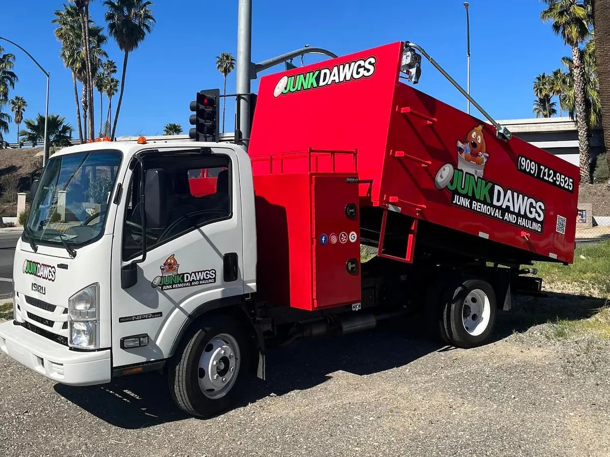 OFFICE FURNITURE REMOVAL Junk Dawgs