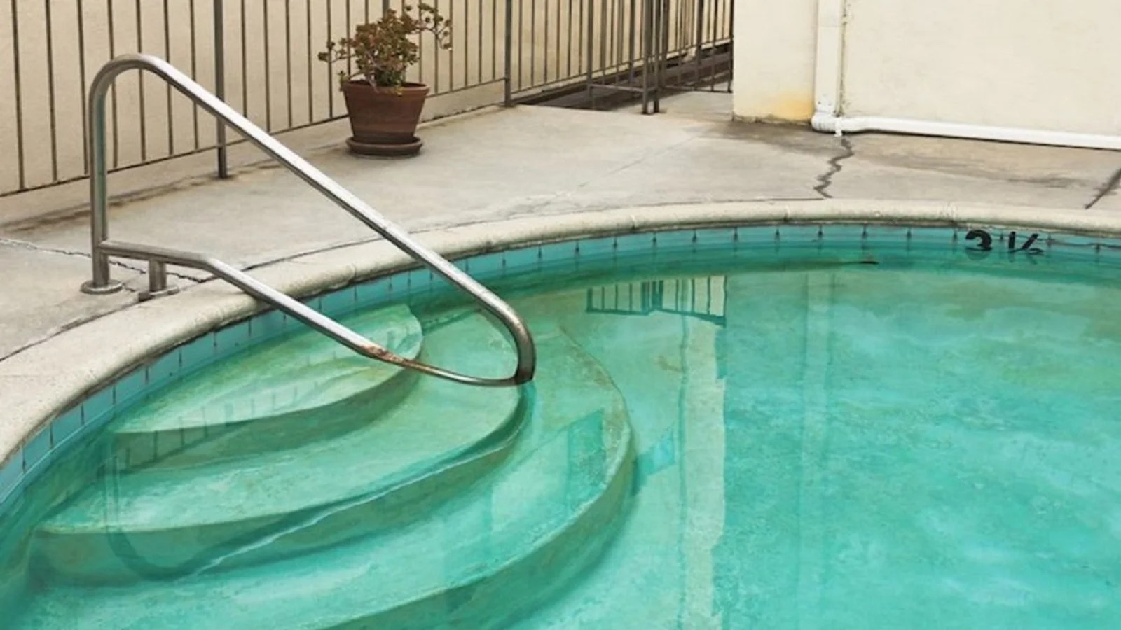 How to Remove Pool Stains Without Draining Expert Tips