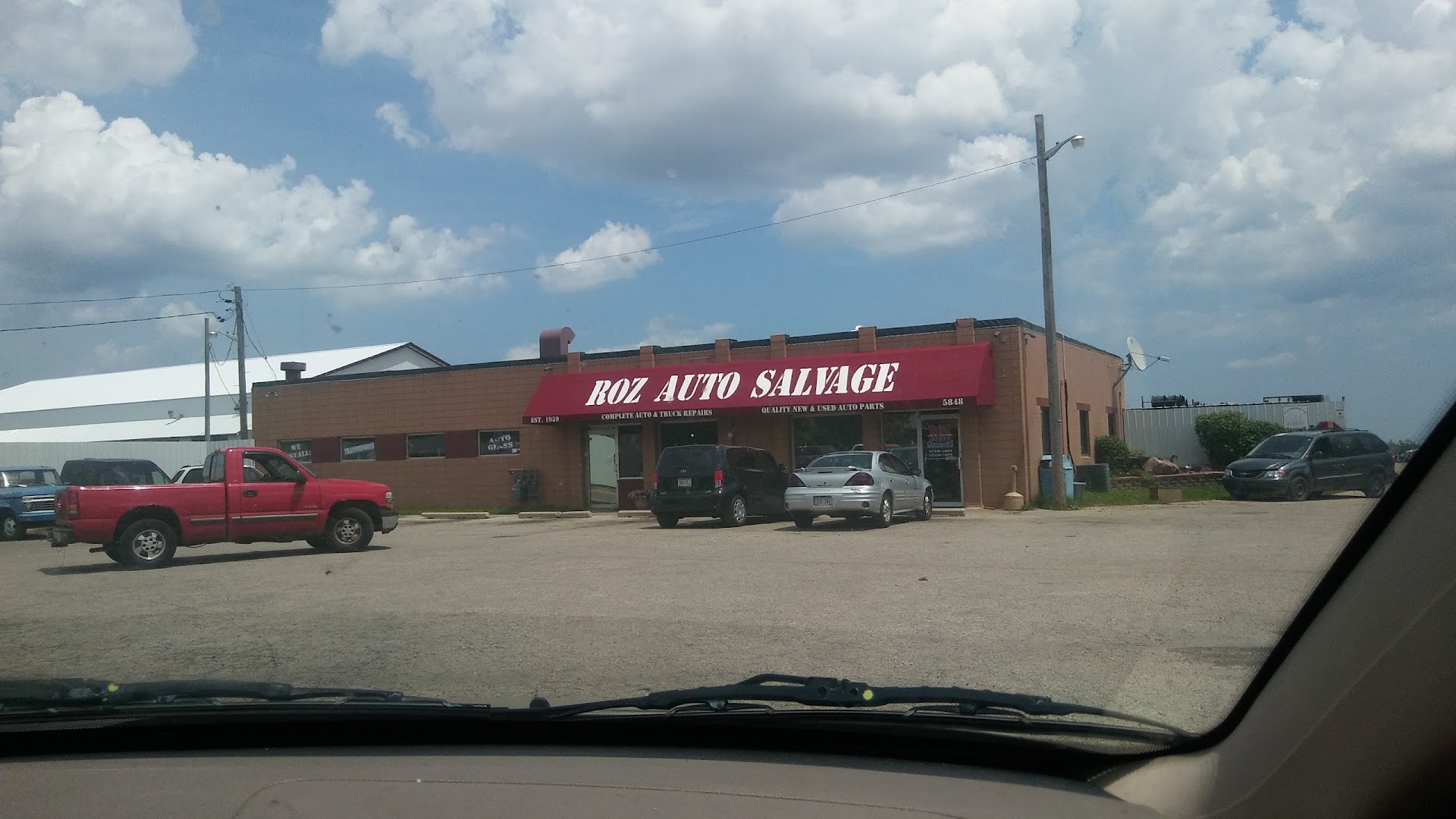 Roz Auto Salvage Used auto parts store In Milwaukee WI 53221