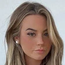 Emily Elizabeth (Model) Age, Boyfriend, Biography, Height, Net Worth