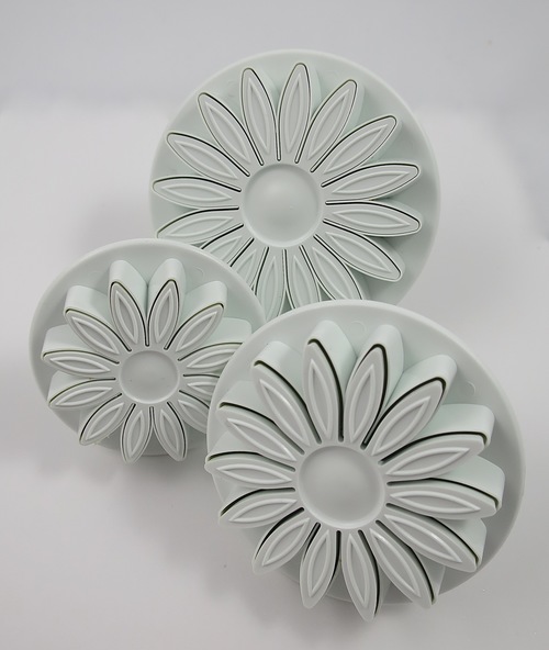 Large daisy cutter set Just Cake