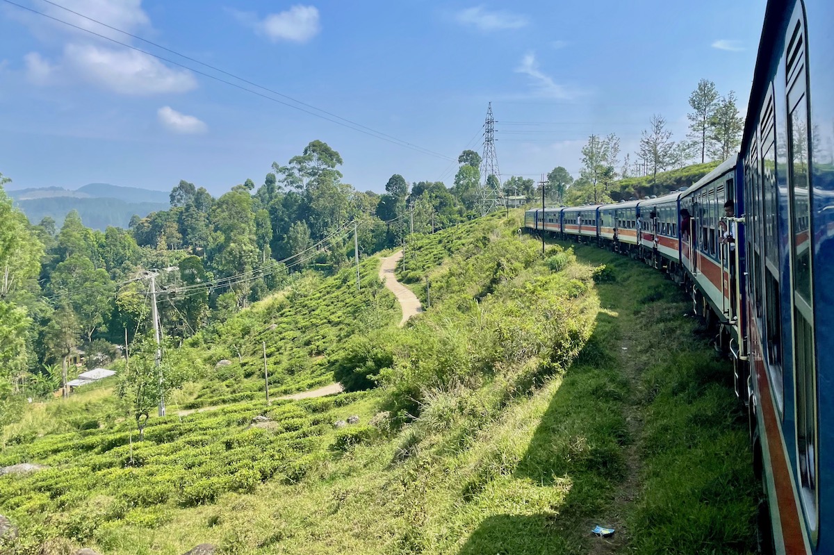 How to Travel From Colombo to Kandy by Train Best Guide (2024)
