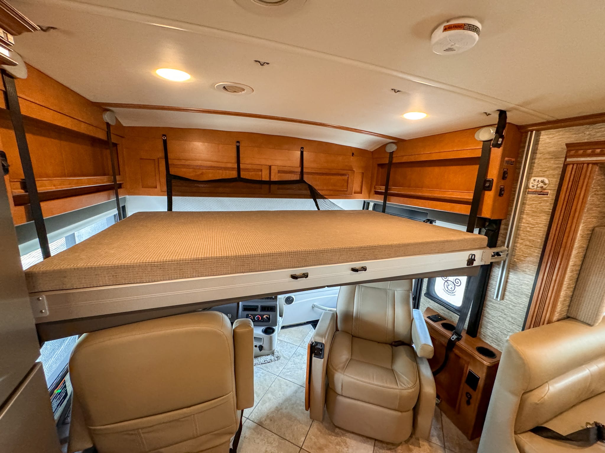 Winnebago Forza Luxury Diesel Pusher Bunkhouse & 2 full baths