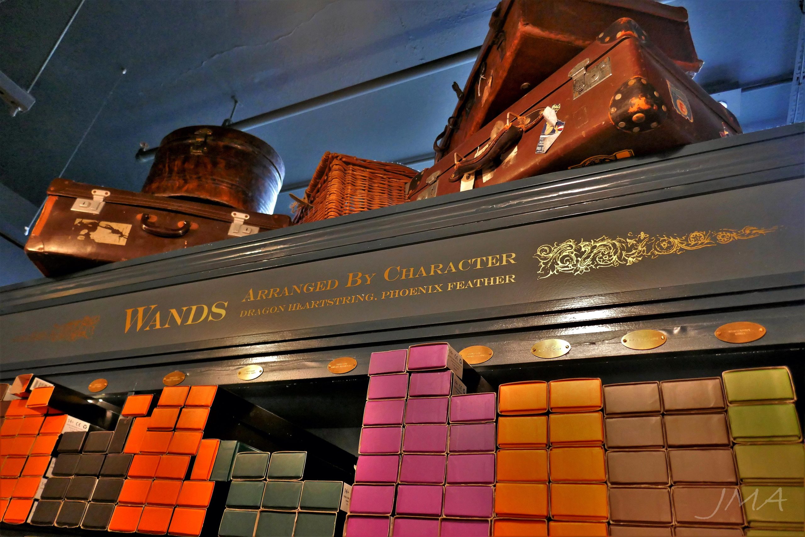 Harry Potter Shop at King's Cross Station in London | 伦敦国王十字车站的哈利波特商店