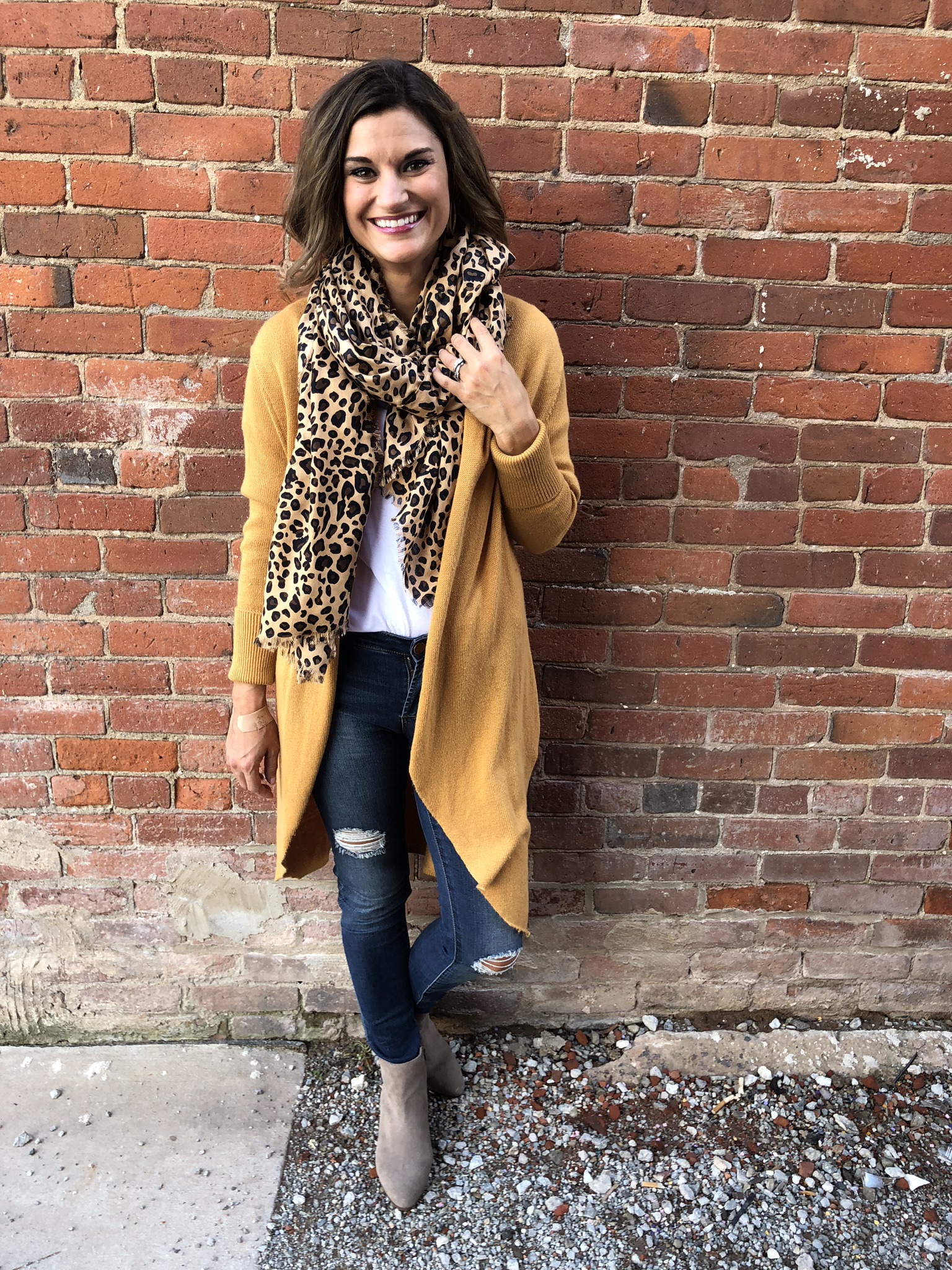 How to Wear a Leopard Scarf Just Posted