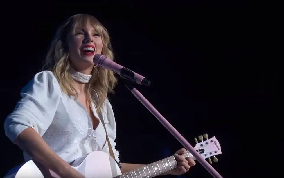 Taylor Swift Debuts "Christmas Tree Farm" on Capital's Jingle Bell Ball