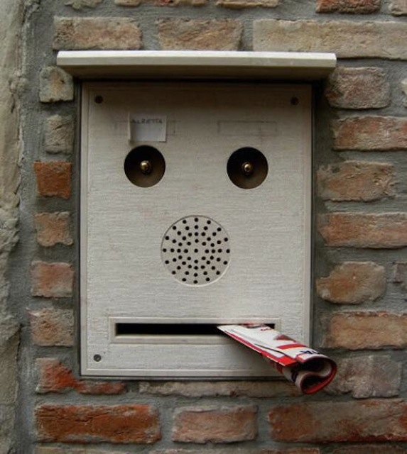 34 Hilarious Examples Of Pareidolia (Seeing Faces In Everyday Objects