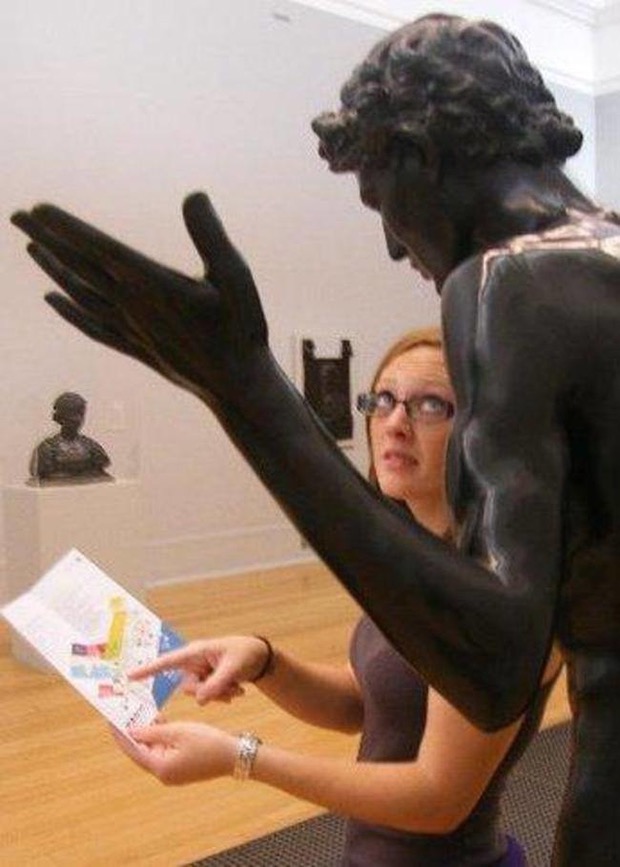 32 People Messing With Statues In The Most Hilarious Way Ever Page 3 of 3