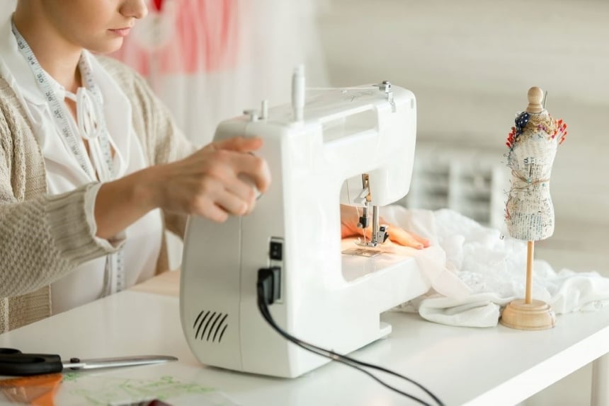 Mechanical vs Computerized Sewing Machines Which One to Pick? JustToSew