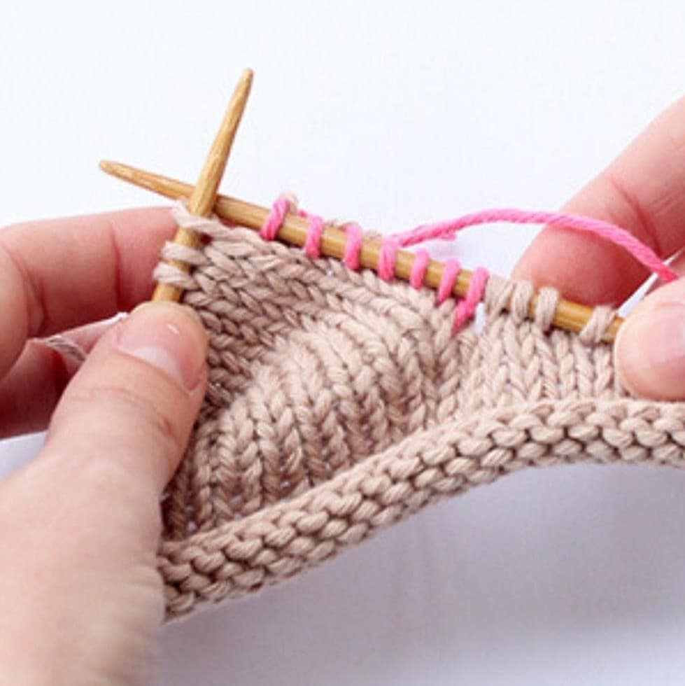 How to Pick Up Stitches 4 Most Common Methods (with Video)
