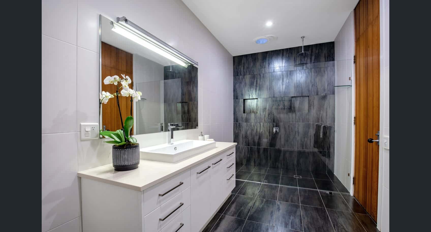 Dennis Rd, Springwood Renovation Jux Developments Design