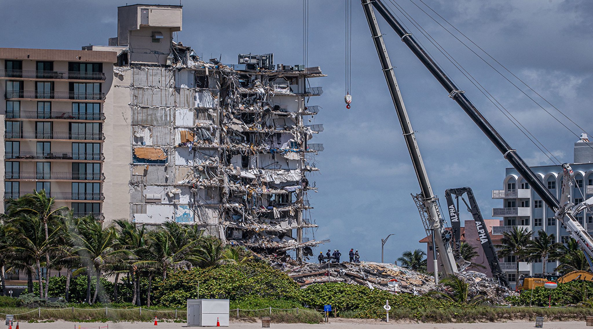 Surfside collapse searchers tell families there are no survivors
