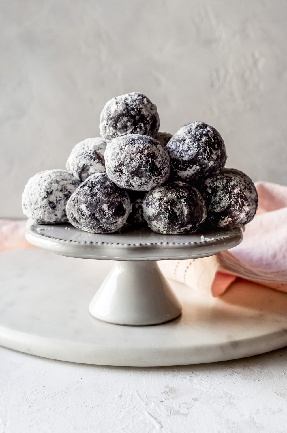 Snowball OREO Cookie Balls Easy No Bake Dessert!
