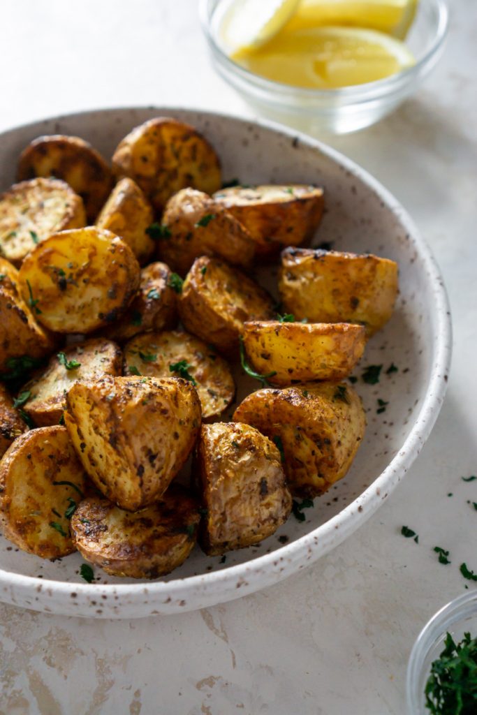 Crispy Air Fryer Potatoes (Easy & Delicious!!)