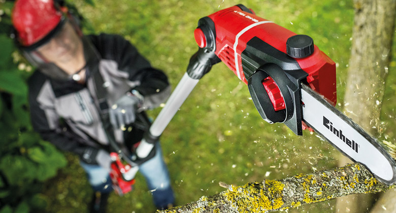 Couper des branches d'arbres avec un laser Vidéo