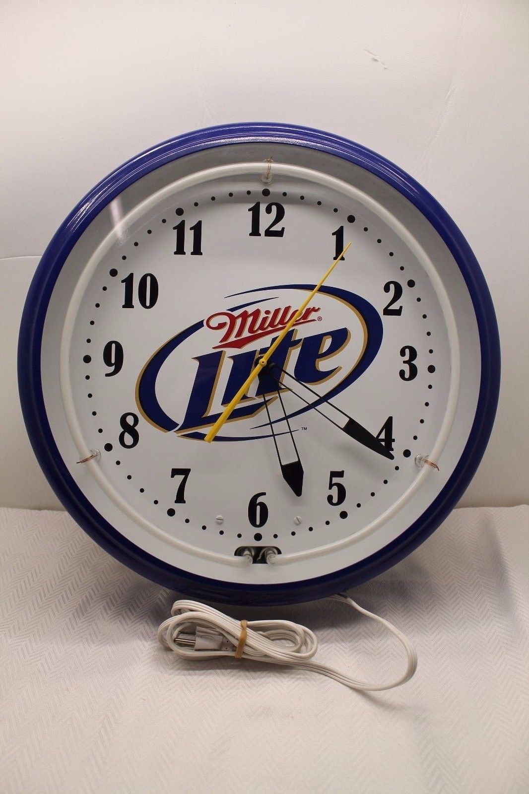 Breweriana & BeerVintage MILLER LITE BEER CLOCK OLD GLASS FACE NEON