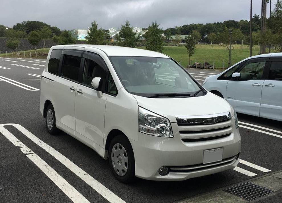 ノア(70系)で車中泊！～布団を敷いて快適に寝る方法～ パパパンツ