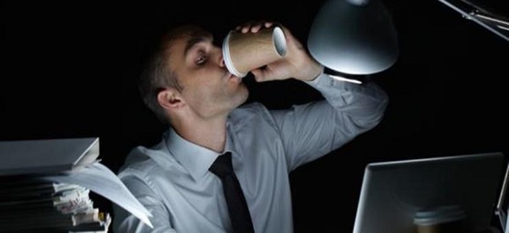 Begadang Menaikkan Atau Menurunkan Berat Badan?