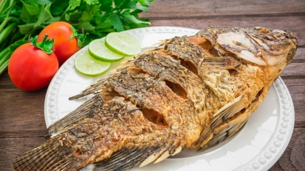 Cara Menggoreng Ikan agar Tidak Lengket, Renyah dan Garing Media