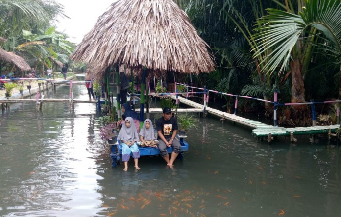 Dikelilingi Pohon Sagu, Wisata Pelang Cocok Untuk Melepas Penat