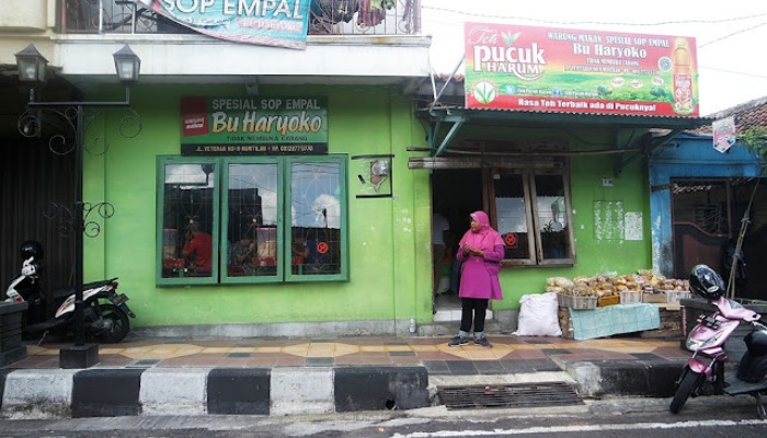 Sop Empal Muntilan Bu Haryoko, Konsisten Pertahankan Resep