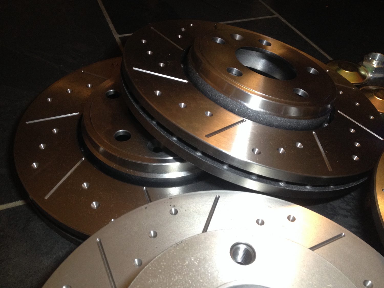 Renault Trafic 1.9/2/2.5 Grooved Brake Discs & EBC UltiMAX Pads, Fnt