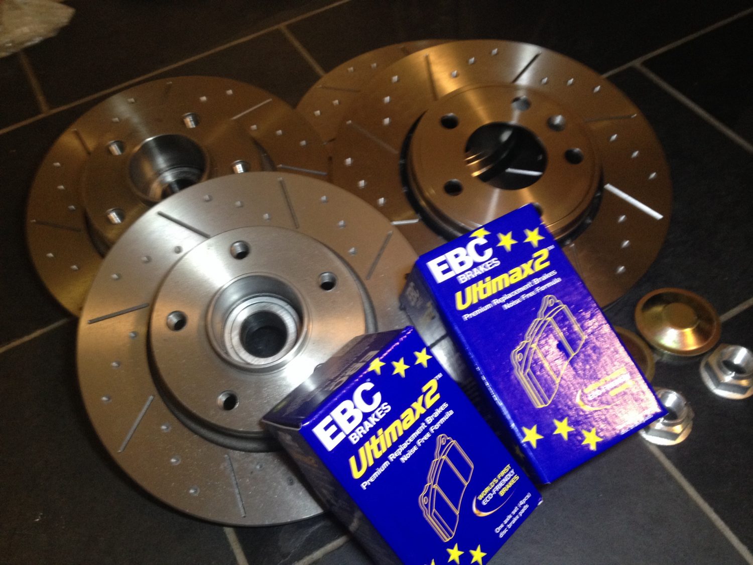 Renault Trafic 1.9/2/2.5 Grooved Brake Discs & EBC UltiMAX Pads, Fnt