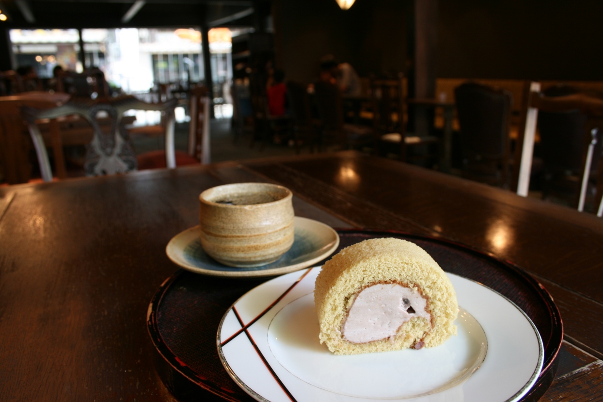 叶匠寿庵の近江米栗ロール風のロールケーキを作ってみました。 | お菓子とラッピング 築100年のレトロ空間「カフェ叶匠壽庵（長浜黒壁店）」で味わう「叶ロール（和三盆）」（滋賀県長浜市）