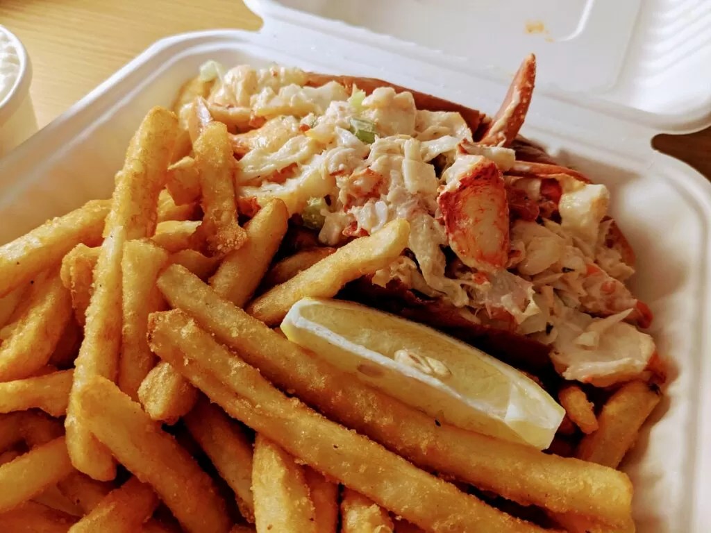 【ボストン】ヤンキーロブスター（Yankee Lobster）のロブスターロール KAHOトリップ KAHOTRIP