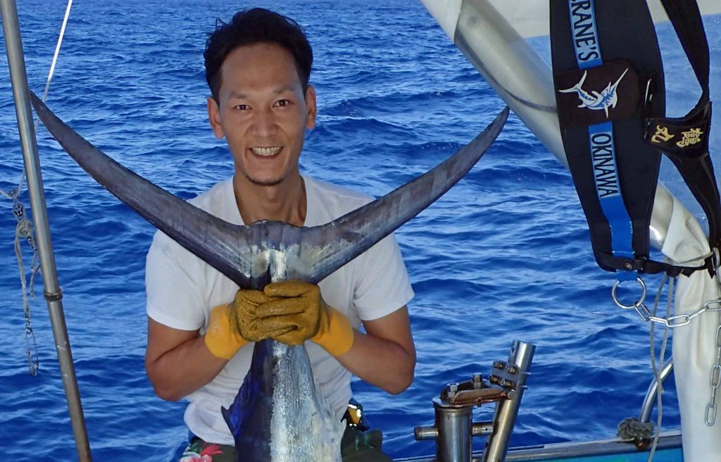 本命カジキ！ブルーマーリン 沖縄の釣り船クレーンズ・鶴丸